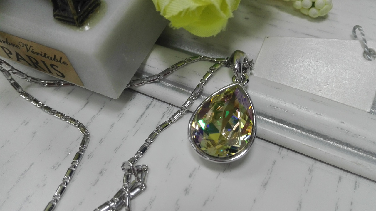 Красивая подвеска с кристаллами Swarovski