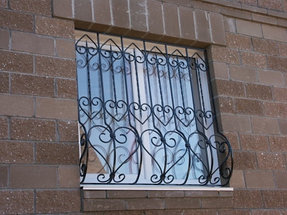 Кованые решетки на окна 12