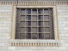 Кованые решетки на окна 32