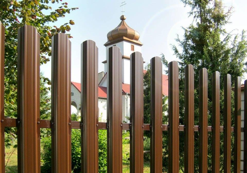 Забор из металлического штакетника (односторонний штакетник/односторонняя зашивка) высота 1,2м