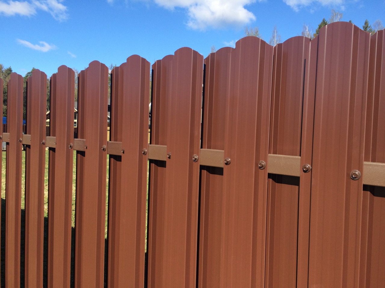 Забор из металлического штакетника (двухсторонний штакетник/двухсторонняя зашивка) высота 1,2м - фото 1 - id-p49499729