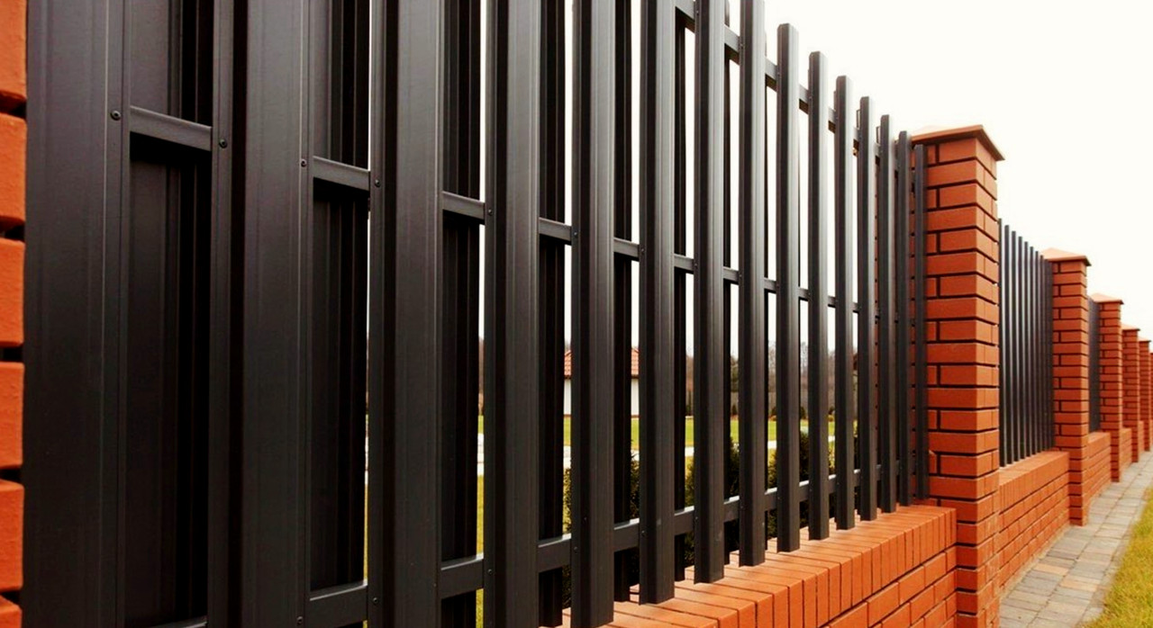 Забор из металлического штакетника (двухсторонний штакетник/двухсторонняя зашивка) высота 1,2м - фото 4 - id-p49499729
