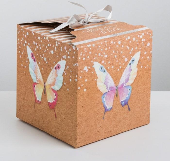 Подарочная коробка «Бабочки» 18 × 18 × 18 см