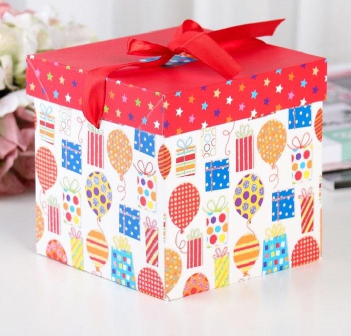 Подарочная коробка «Шарики,подарки» 15 х 15 х 15 см