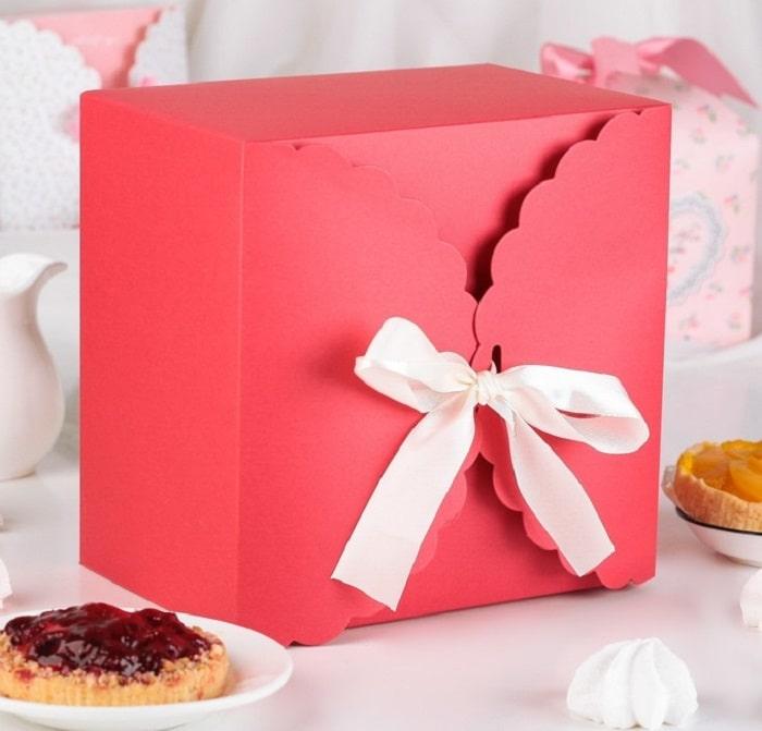 Подарочная коробка «Нежность» красная 14,5 х 9 х 14,5 см
