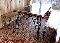 Комплект кованой мебели: стол и 2 скамейки
