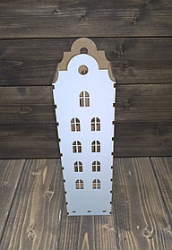 "Домик" для бутылки с  окнами голландский, цвет: белый