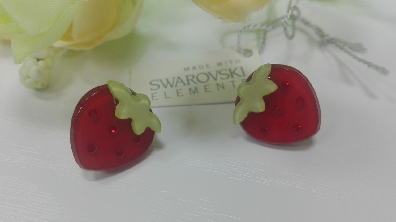 Детские серьги Ягодка  с кристаллами Swarovski