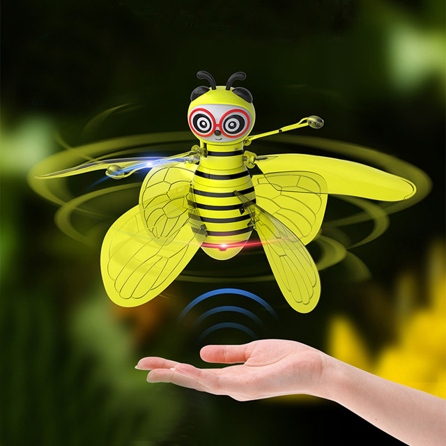 Пчелка латающая от руки (световые эффекты) JY8201