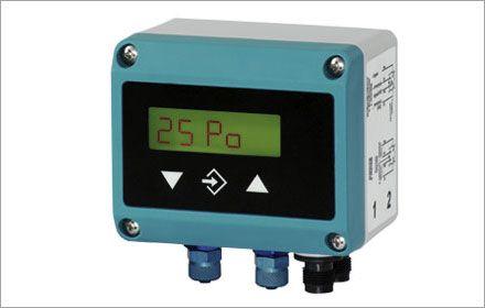 DE45_LCD – Digital Differential Pressure Switch / Transmitter with 4-Digit Colour Change LCD