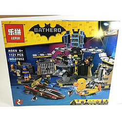 Конструктор Lepin 07052 Batman Нападение на Бэтпещеру (аналог Lego Batman Movie 70909) 1121 деталь