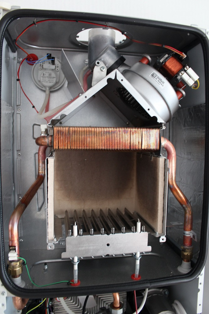 Турбированный газовый котел Bosch Gaz 6000 W WBN 35 CRN (двухконтурный) - фото 7 - id-p100835248