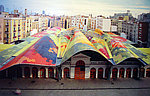 Рынок в Барселоне под разноцветным куполом