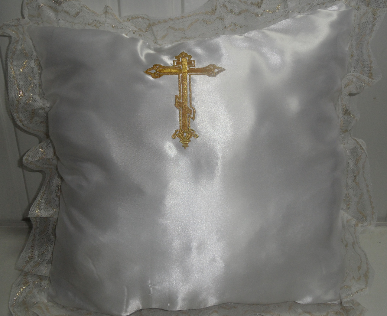 Подушка атласная с вышивкой "Крест" р 50*50 см - фото 1 - id-p5368631