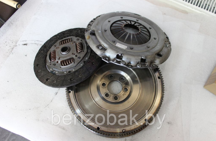 КОМПЛЕКТ СЦЕПЛЕНИЯ 04L105273 VW SKODA SEAT AUDI 1.6 TDI