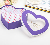 Коробка подарочная сердце с окном 21 х 20 х 7 см