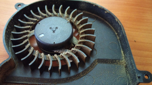 Чистка ноутбуков от пыли в Минске. Дешево! Быстро! Ноутбук перегревается, шумит, выключается. Чистка от пыли