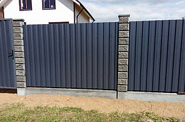Забор из профнастила RAL7024 с блоками "Рваный камень" с двух сторон 1