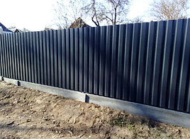 Забор из профнастила - интересное решение ворот и калитки 3
