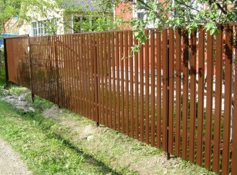 Забор из металлического штакетника (евроштакетника) двустороннее покрытие - фото 6 - id-p35497242