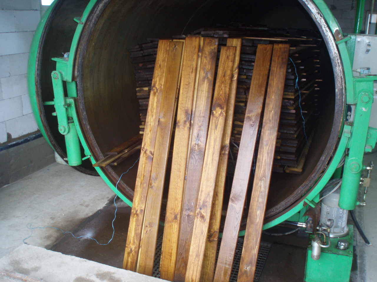 Обработка древесины методом вакуум-давление-вакуум - фото 1 - id-p5556388