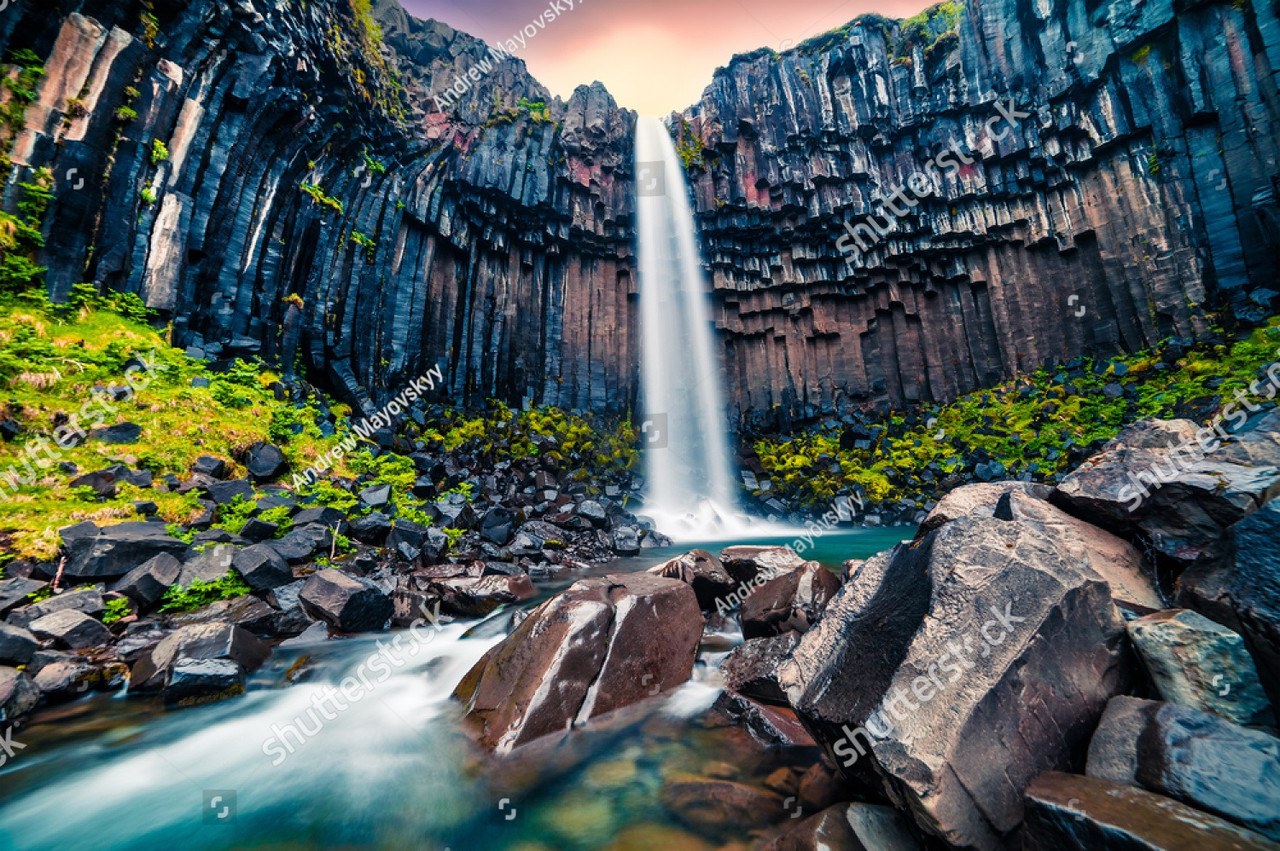 Фотообои с изображением водопада Свартифосс в Исландии