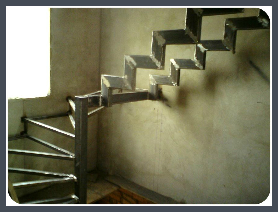 Металлокаркас лестницы на двойном косоуре модель 55