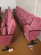 Кресло для зала м2 с изогнутыми подлокотниками