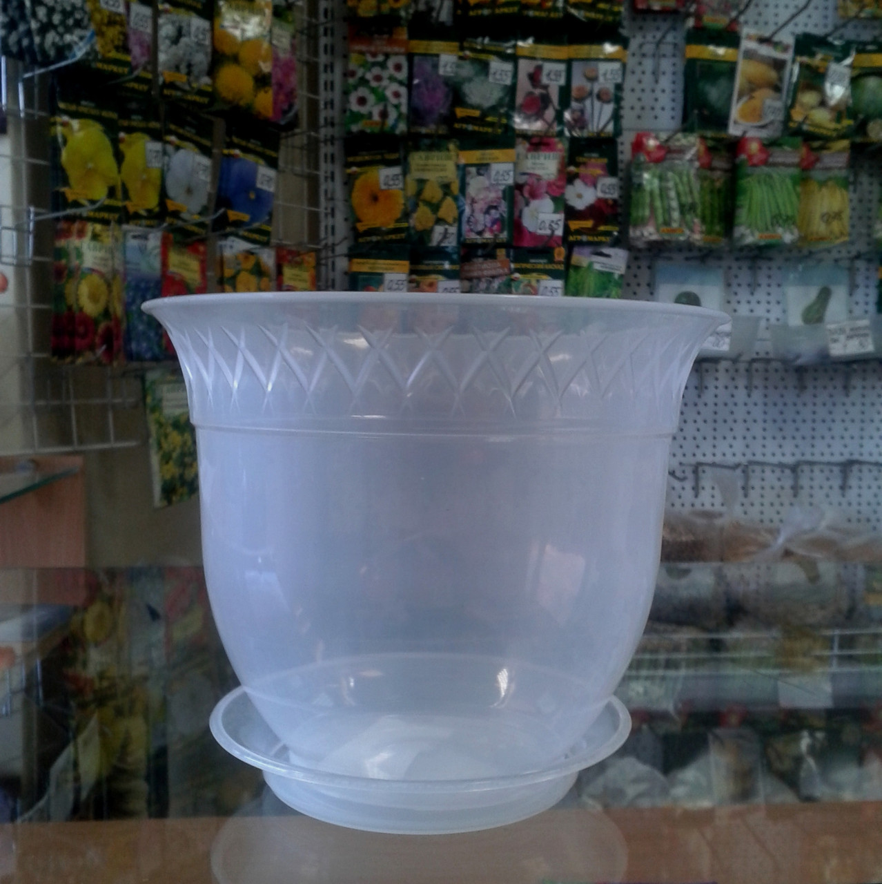Вазон пластмассовый Лилия с подставкой прозрачный, 1,5 литра (Остаток 0 шт !!!)