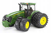 Игрушка Bruder трактор John Deere 7930 с двойными колёсами 03052