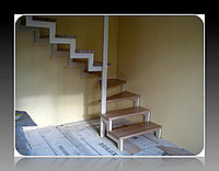 Металлокаркас лестницы с поворотной площадкой модель 74