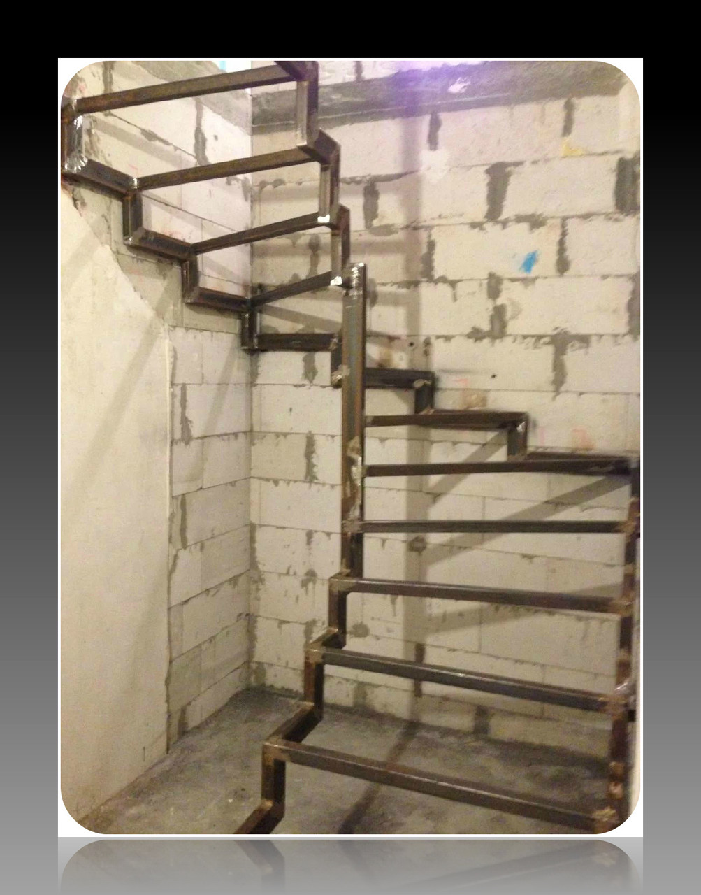 Каркас лестницы с поворотом на 180 градусов модель 77
