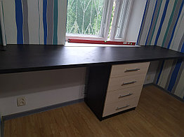 Стол в детскую