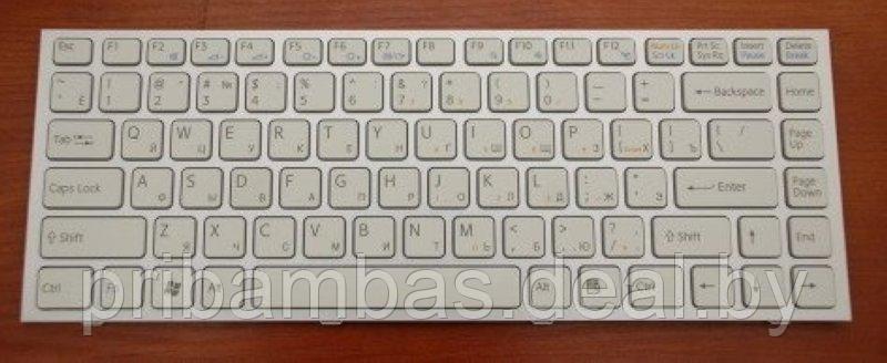 Клавиатура для ноутбука Sony VPC-S Series RU серебристая рамка, белые клавиши