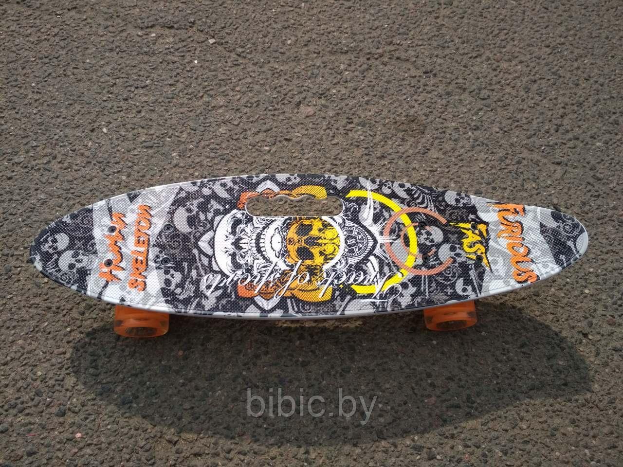 Пенни борд Penny board / скейт с принтом, светящимися колёсами и ручкой Череп