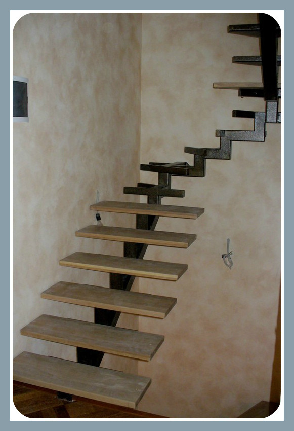 Лестницы на центральном косоуре 180 градусов модель 32