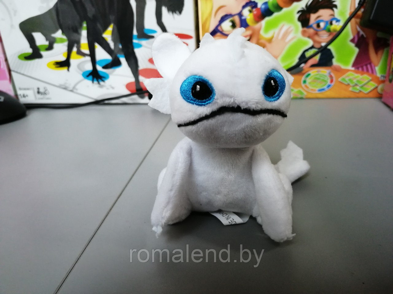 Мягкая игрушка Беззубик белый брелок из мультфильма "Как приручить дракона" - фото 2 - id-p106254116