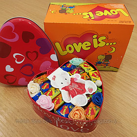 Жвачка Love is 50 штук в подарочной упаковке и открытка