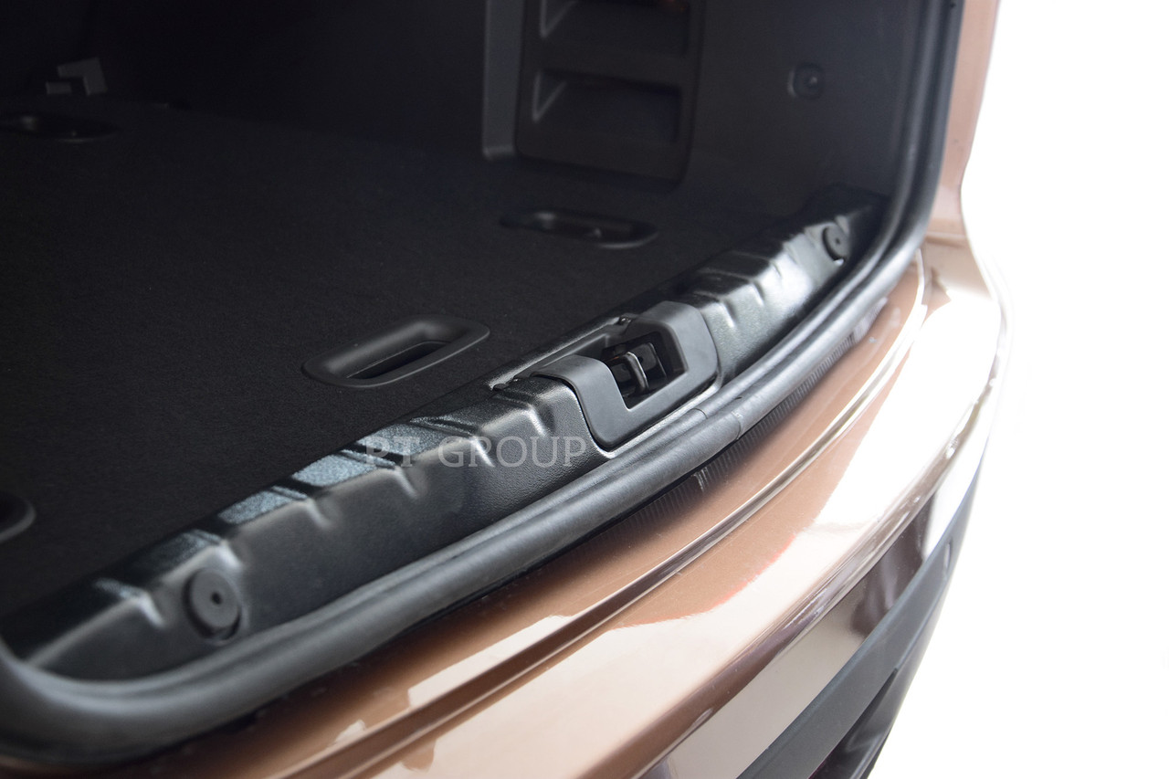 Накладка в проём багажника (ABS, черное тиснение) LADA XRAY с 2016 - фото 1 - id-p106430806