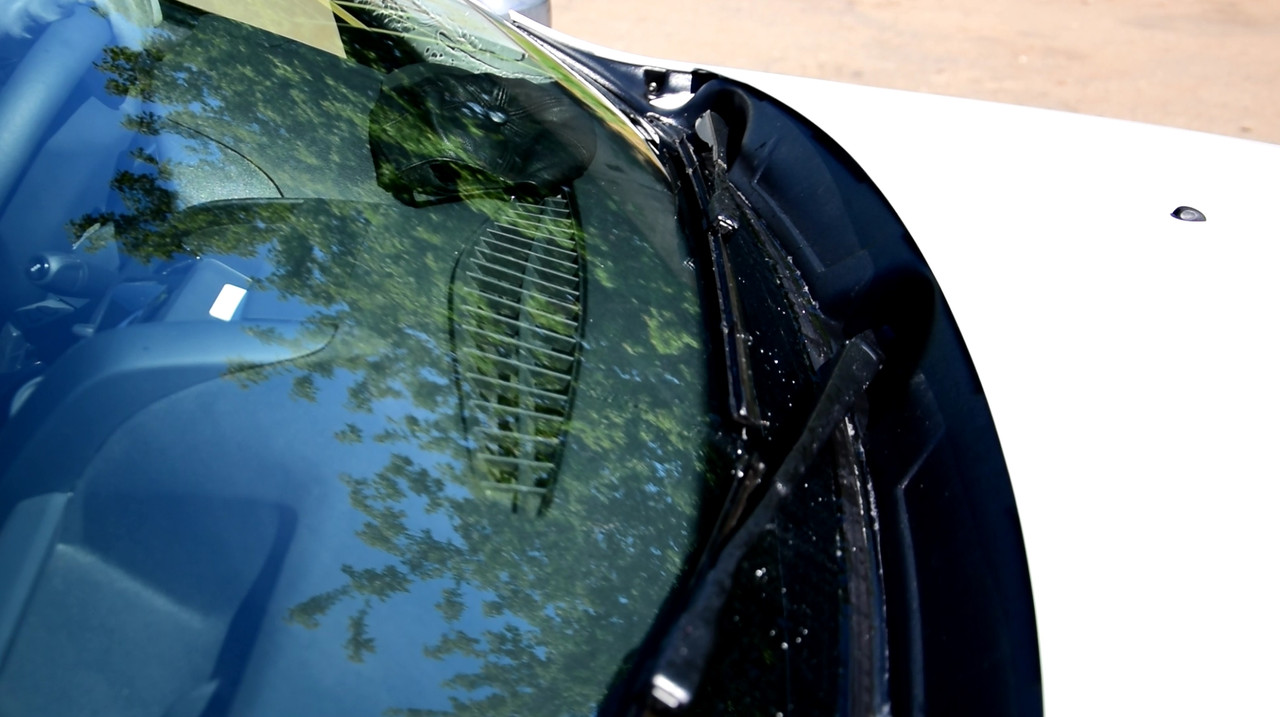 Накладка в проём стеклоочистителей (жабо без скотча, ABS) Renault DUSTER с 2012 - фото 1 - id-p106430810
