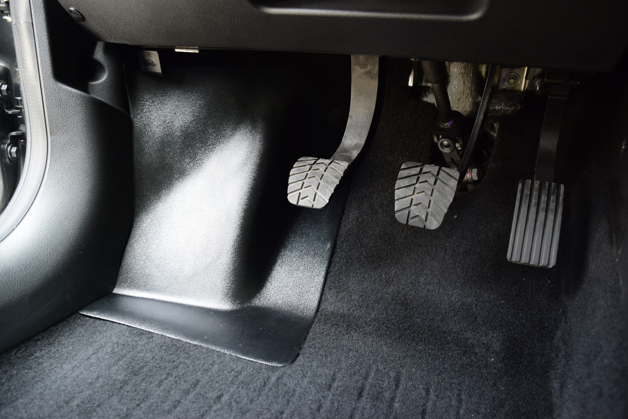 Накладки на ковролин передние (2 шт) (ABS) (Площадки для ног водителя и пассажира) LADA Vesta c 2015 / SW / SW Cross c 2017 - фото 3 - id-p106430872