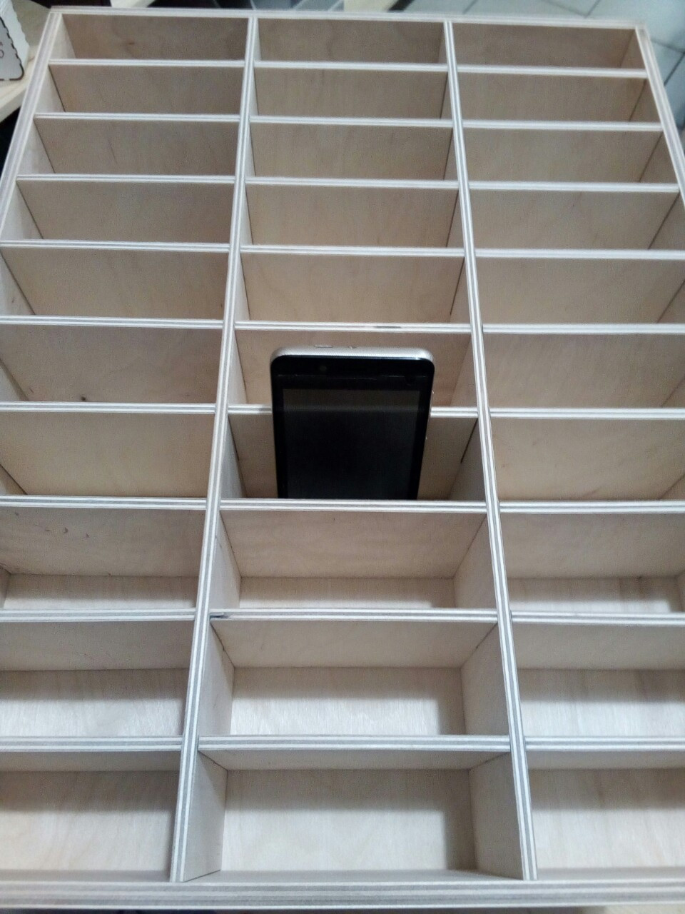 Ящик для мобильных телефонов в школу - фото 5 - id-p106739227