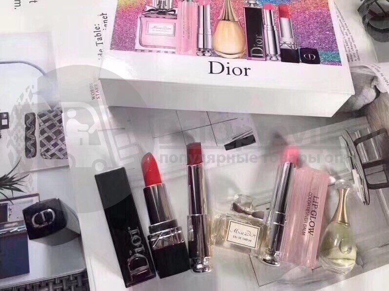 Подарочный набор Dior 5 в 1 (2 флакона духов, 2 оттенка помад, 1 объемный блеск для губ) - фото 6 - id-p93849469