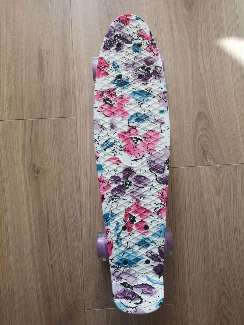 Скейтборд PENNY BOARD Пенниборд принт 22'' Свет принт с одной стороны "ФИОЛЕТОВЫЙ В ЦВЕТЫ" - фото 3 - id-p106800504