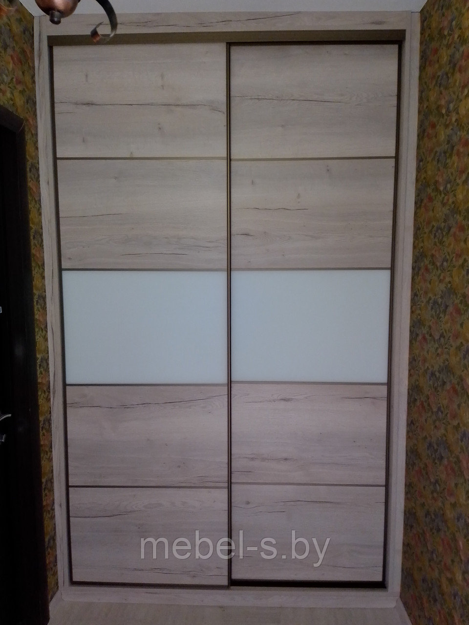 Шкаф-купе с внутренним зеркалом