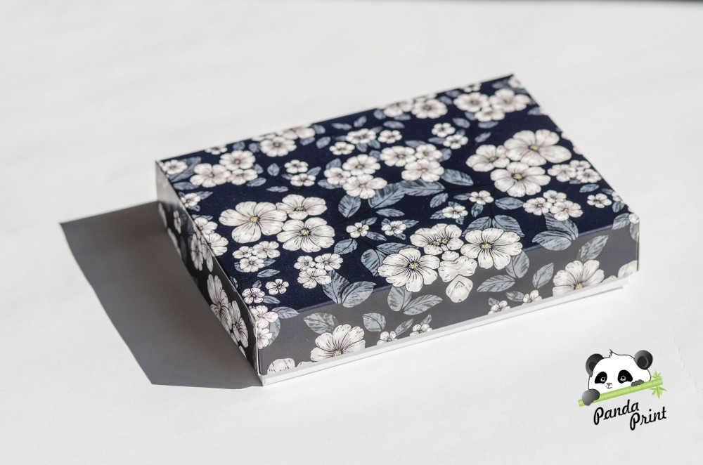 Коробка 150х110х30 Цветы (белое дно)