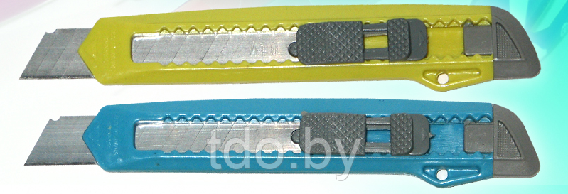 Нож канцелярский: цветной пластиковый держатель, ручной фиксатор длины лезвия, цвета в ассортименте /18 мм/ - фото 3 - id-p107242101