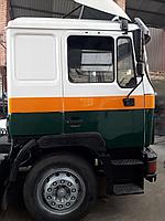Кабина MAN трёхцветная бело-оранж-зелёная (крепления зеркал, рулевая стойка, сидения, обивка дверей)