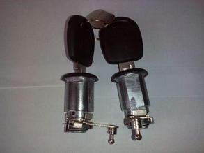 Личинки дверных замков Skoda Felicia дорестайлинг / VW Caddy 2-PickUp 1997-2001