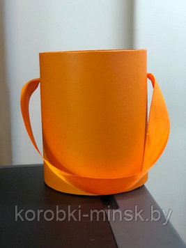 Шляпная коробка эконом-вариант оранжевый диаметром 12 см, высота 15 см, без крышки.